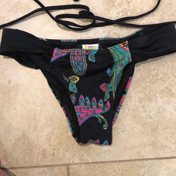 Roxy Swimsuit set - Picture 3 of 4